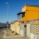 Il nostro tour parte dalla fine del popolare quartiere, l� dove si ergono gli ultimi bassi caseggiati...